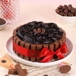 TRIPLE CHOCOLATE CAKE